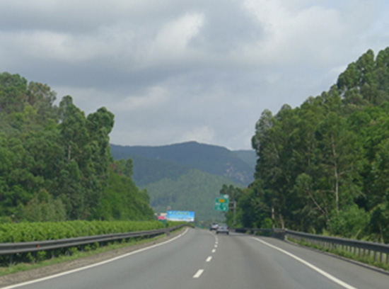 移動(dòng)破碎站中振動(dòng)電機(jī)頻繁發(fā)熱？原因分析及解決辦法