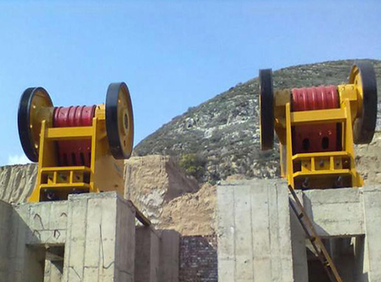 顎式破碎機(jī)運(yùn)行過程中出現(xiàn)停機(jī)現(xiàn)象怎么處理？